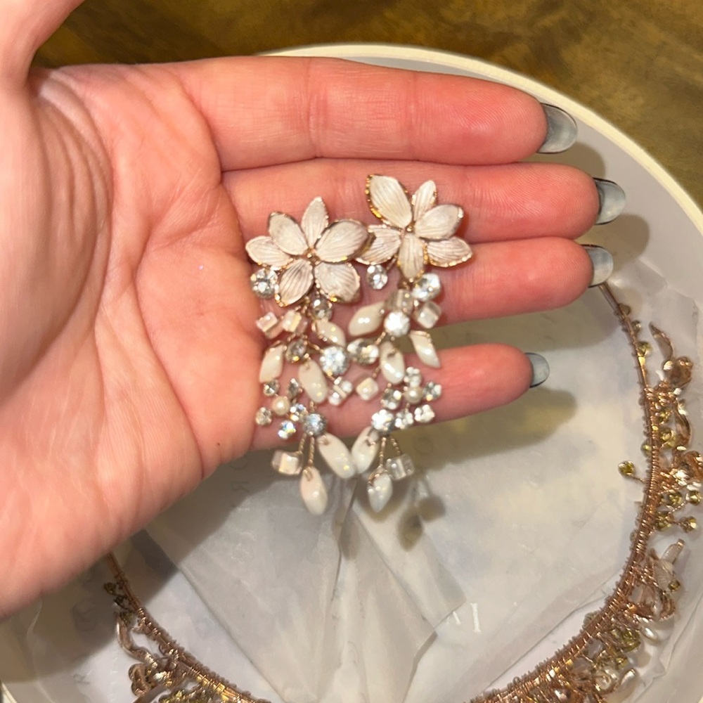 Ivory and Co bridal earring and headpiece set